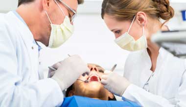 Behandlung von Zysten im Mund